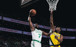 星空体育官方网站-凯尔特人球员晒出与队友的团队训练照片和努力拼搏的精神