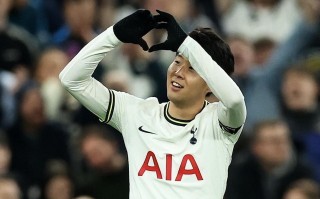 星空体育app-得克斯特主场击败对手，取得关键三分