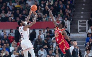 星空体育app-名将力战亚洲豪强，球队士气高昂备战关键战