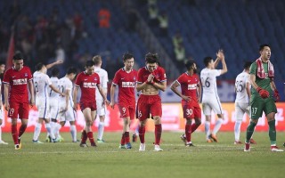 星空体育官网-重庆斯威攻坚克敌，天津泰达力争逆袭突围