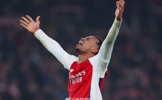 星空体育官网-阿森纳遭遇逆转，客场未能保持领先优势