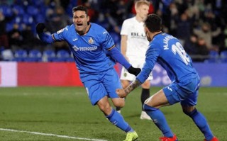 星空体育-比利亚雷亚尔客场惨遭逆转，遗憾失败