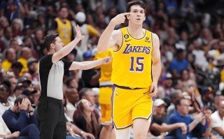 星空体育-鲍尔冲锋摆渡！湖人150-113赛季两连胜