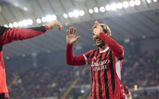 星空体育app-AC米兰客场大胜，继续保持不败纪录