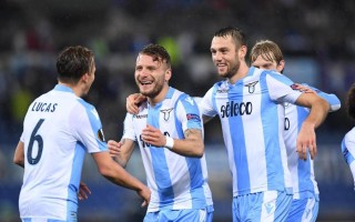 星空体育官网-阿贾克斯中场表现出色，助球队锁定胜局