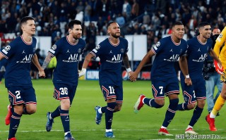 星空体育官网入口-巴黎圣日耳曼豪取胜利反超里昂，法甲榜首位置更加稳固