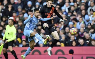 星空体育官方网站-埃弗顿状态低迷，一波连败陷入危机