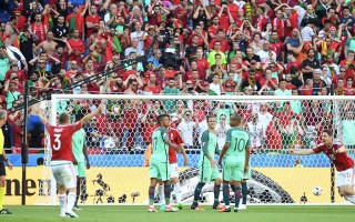 星空体育官网-足球锦标赛上某队取得重要胜利