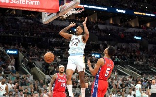 星空体育官网-76人主场击败马刺，厄文三分球开火