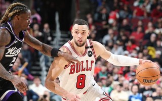 星空体育官网-公牛队取得关键胜利，士气高涨