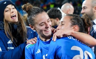 星空体育官网-意大利女足队员受伤下场，引发争议