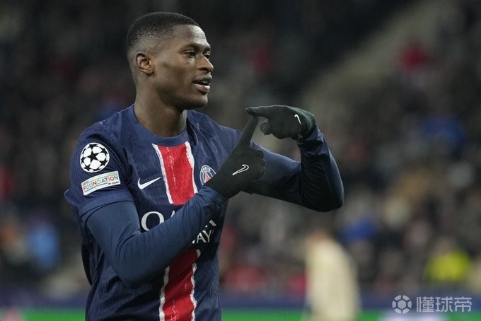 星空体育官网-巴黎圣日耳曼进攻火力强,葡萄牙前锋表现抢眼-第2张图片-星空体育官方网站 星空体育官网-巴黎圣日耳曼进攻火力强,葡萄牙前锋表现抢眼-第2张图片-星空体育官方网站