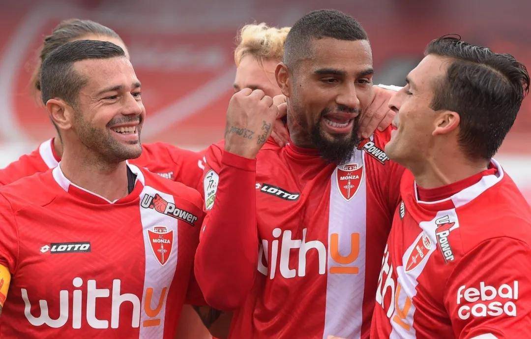 星空体育官网入口-后卫组合默契配合,化解对手强大进攻阵容-第2张图片-星空体育官方网站 星空体育官网入口-后卫组合默契配合,化解对手强大进攻阵容-第2张图片-星空体育官方网站