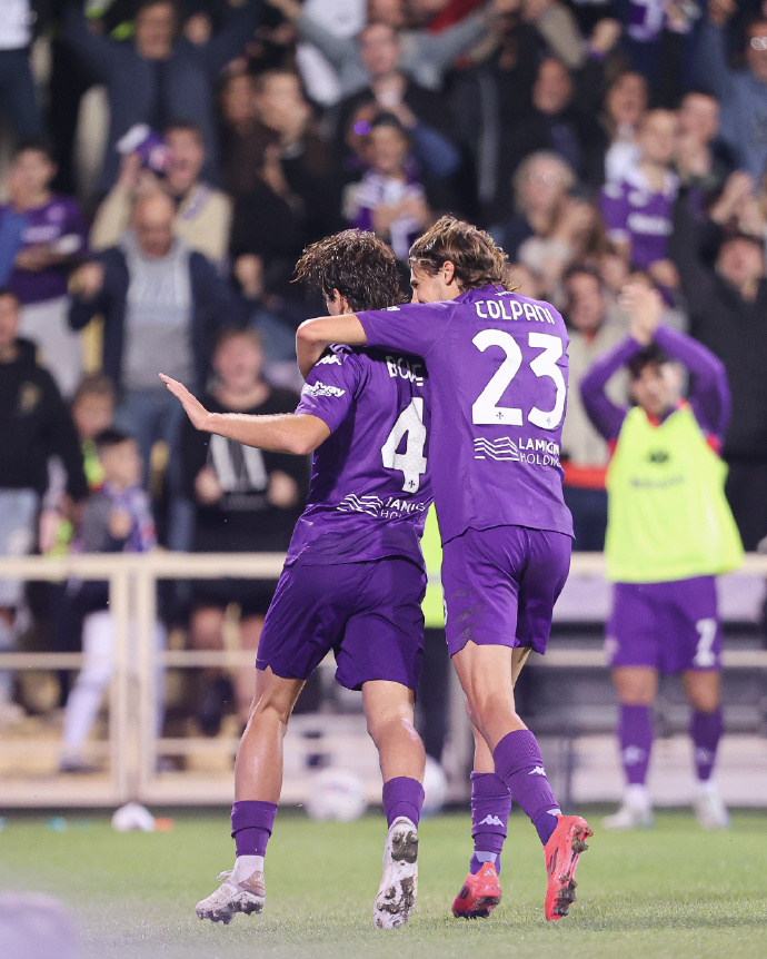 星空体育app-赛场上球员奋勇拼抢,展现团队合作-第2张图片-星空体育官方网站 星空体育app-赛场上球员奋勇拼抢,展现团队合作-第2张图片-星空体育官方网站