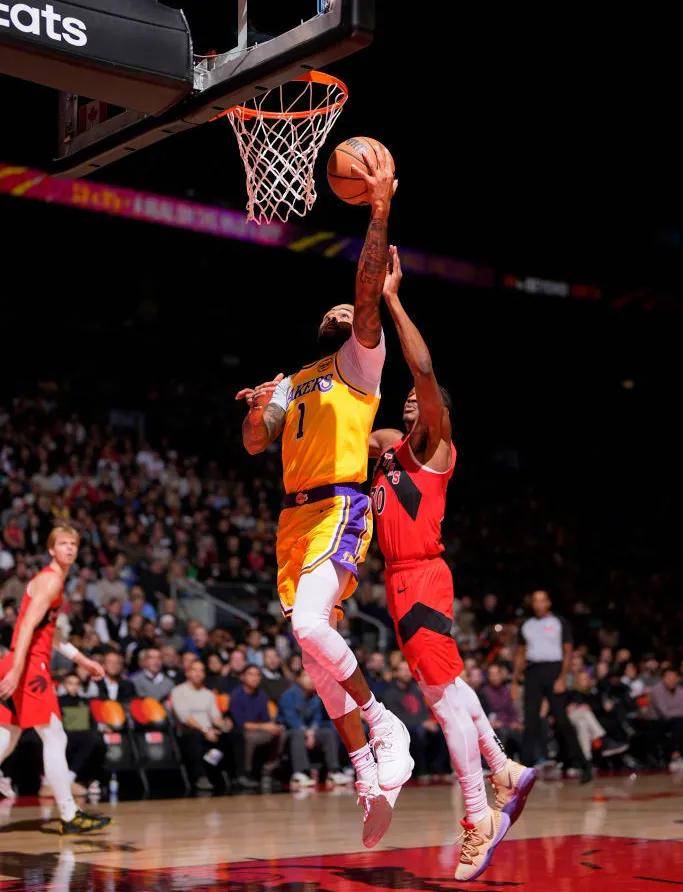 星空体育官网入口-湖人队击败黄蜂队，取得赛季首胜-第2张图片-星空体育官方网站