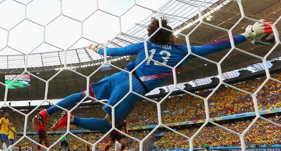 星空体育-阿尔梅里亚后卫连续解围守住球门-第2张图片-星空体育官方网站