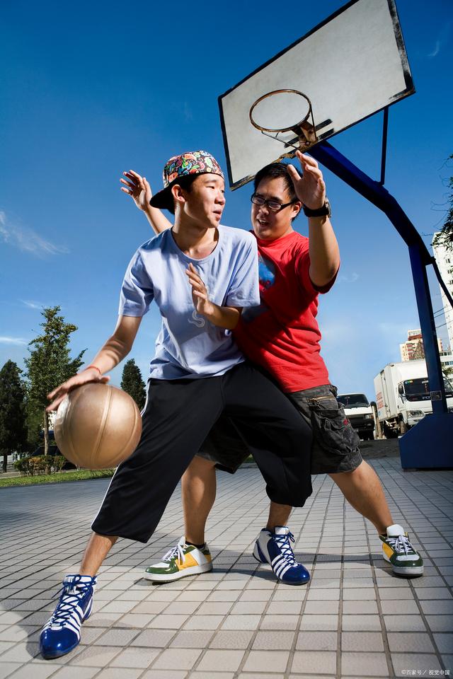 星空体育app-篮球赛场上出现闪光瞬间引人瞩目-第2张图片-星空体育官方网站 星空体育app-篮球赛场上出现闪光瞬间引人瞩目-第2张图片-星空体育官方网站