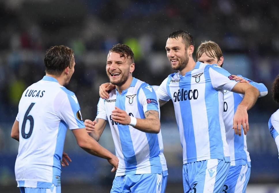 星空体育官网-阿贾克斯中场表现出色，助球队锁定胜局-第1张图片-星空体育官方网站