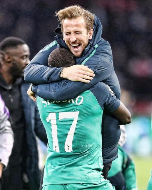 星空体育官网-阿贾克斯中场表现出色，助球队锁定胜局-第2张图片-星空体育官方网站