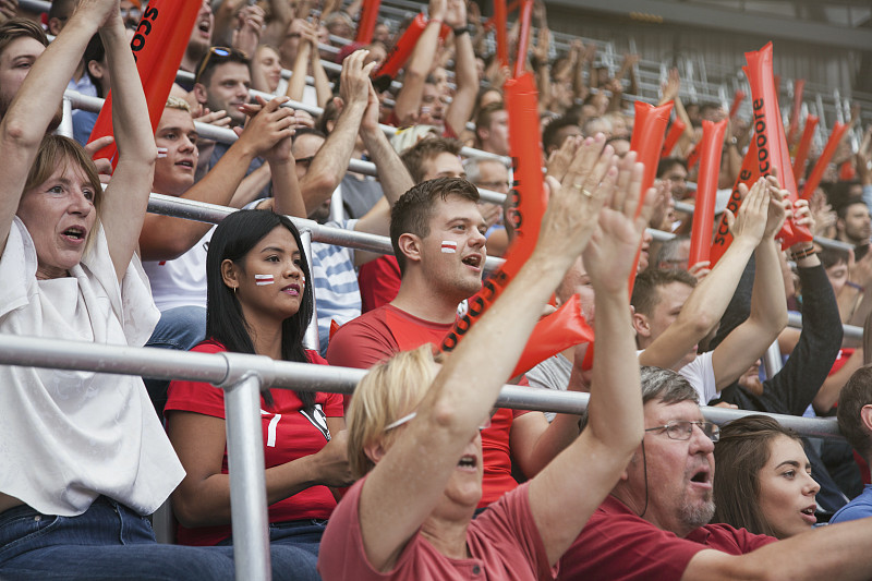 星空体育-足球狂欢不停，球迷热情高涨，壮观场面必看-第1张图片-星空体育官方网站