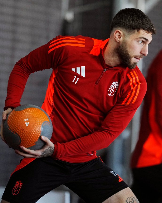 星空体育-格拉纳达轻松击败巴列卡诺,继续保持不败纪录-第2张图片-星空体育官方网站 星空体育-格拉纳达轻松击败巴列卡诺,继续保持不败纪录-第2张图片-星空体育官方网站