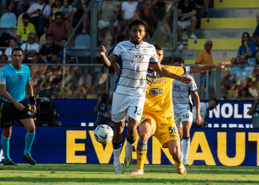 星空体育app-喜鹊队球员盘带突破技术帮助球队逆袭反超-第1张图片-星空体育官方网站