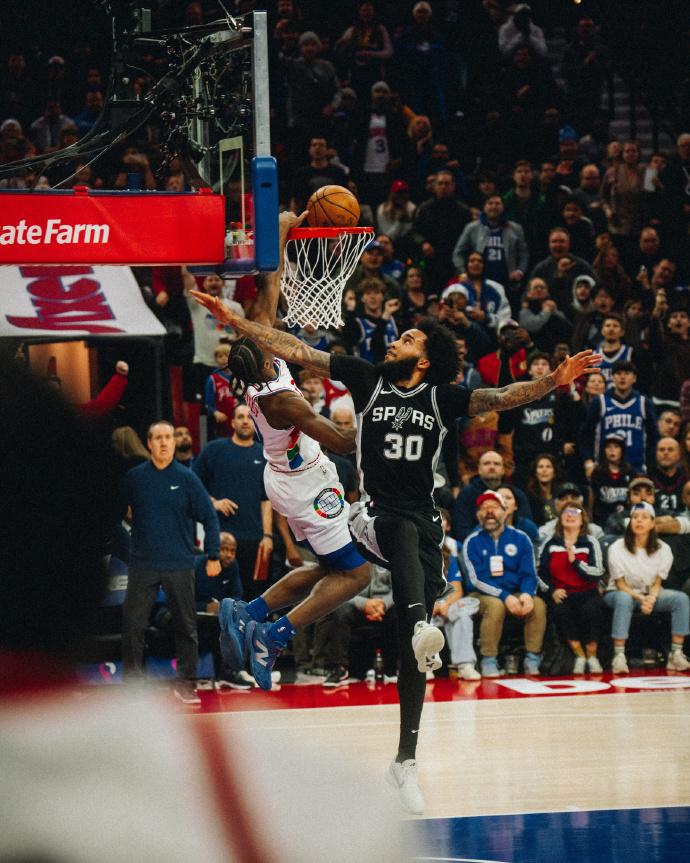 星空体育官网-76人主场击败马刺,厄文三分球开火-第2张图片-星空体育官方网站 星空体育官网-76人主场击败马刺,厄文三分球开火-第2张图片-星空体育官方网站