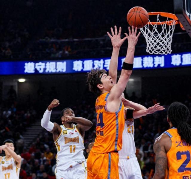 星空体育-上海男篮遭遇山西队逆转，遗憾失利-第2张图片-星空体育官方网站