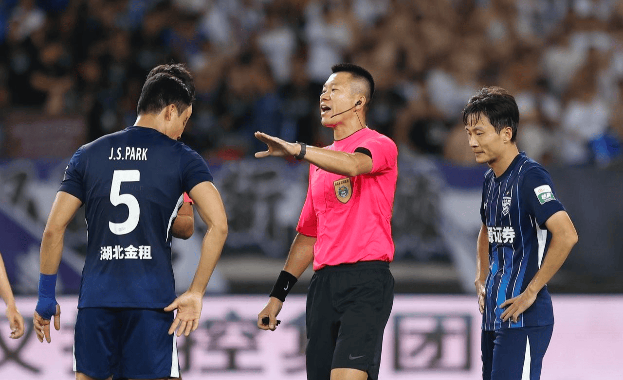 星空体育官网-主场作战，球队斗志高昂备战中超联赛-第1张图片-星空体育官方网站