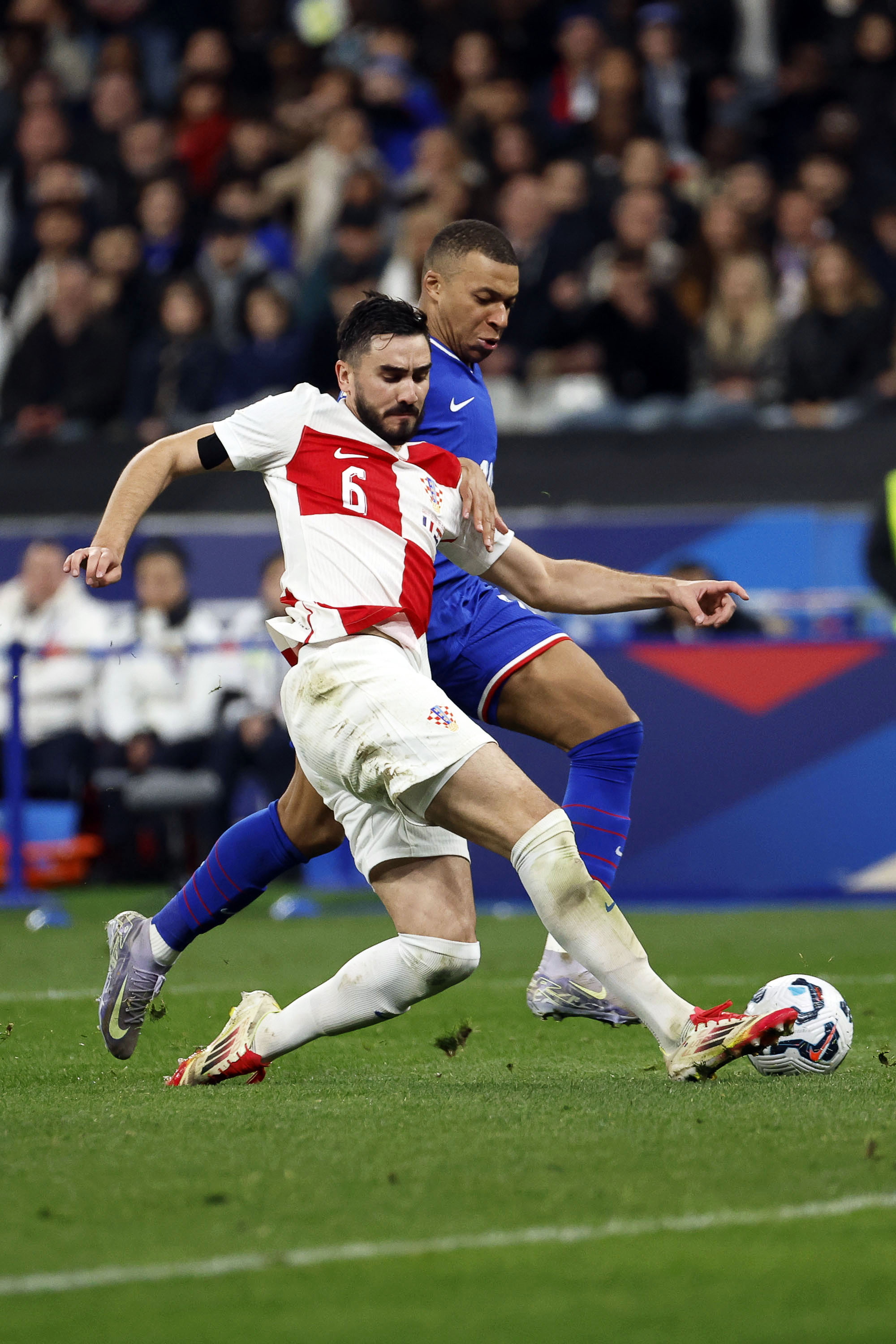 星空体育官网-欧洲国家足球预选赛小组赛战况激烈-第1张图片-星空体育官方网站